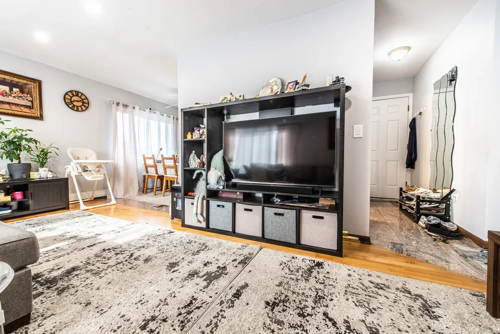8641.5 West Foster Avenue Chicago IL 60656