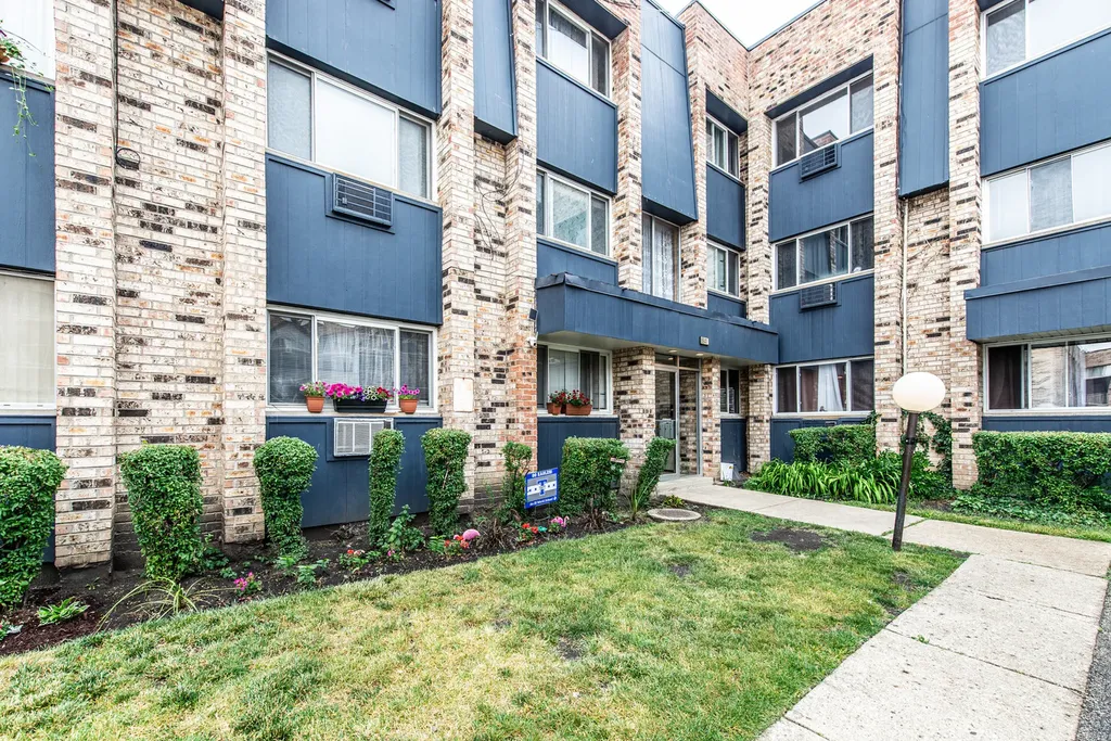 8641.5 West Foster Avenue Chicago IL 60656