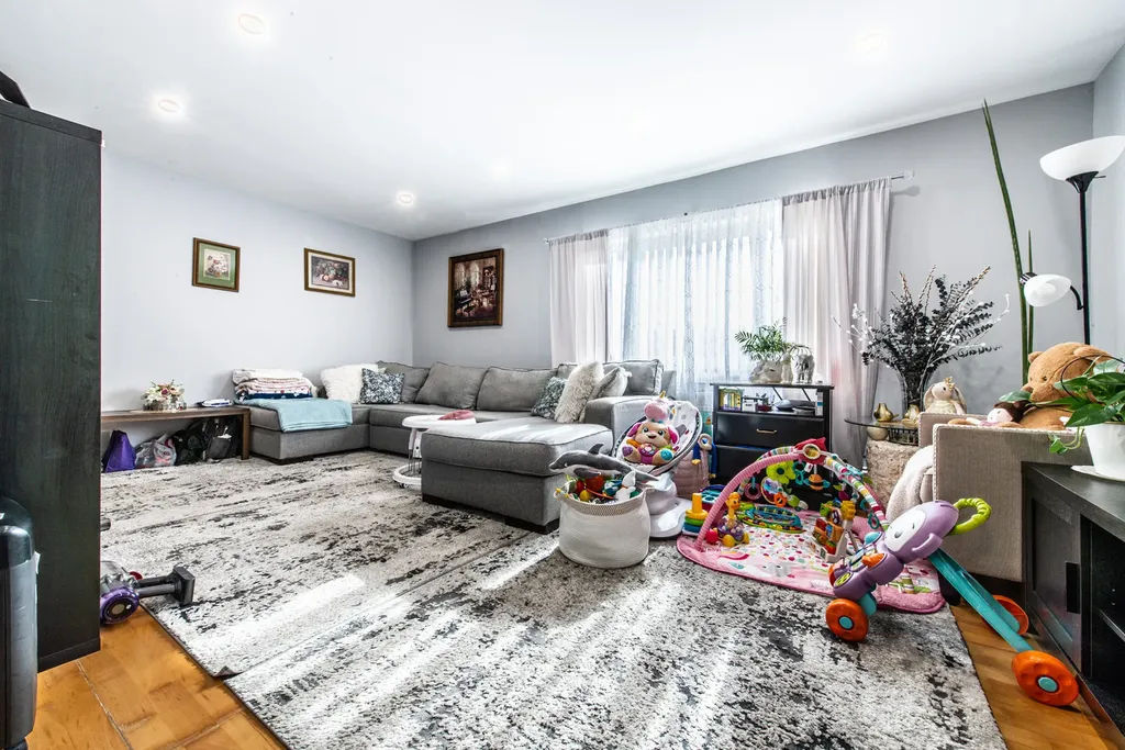 8641.5 West Foster Avenue Chicago IL 60656