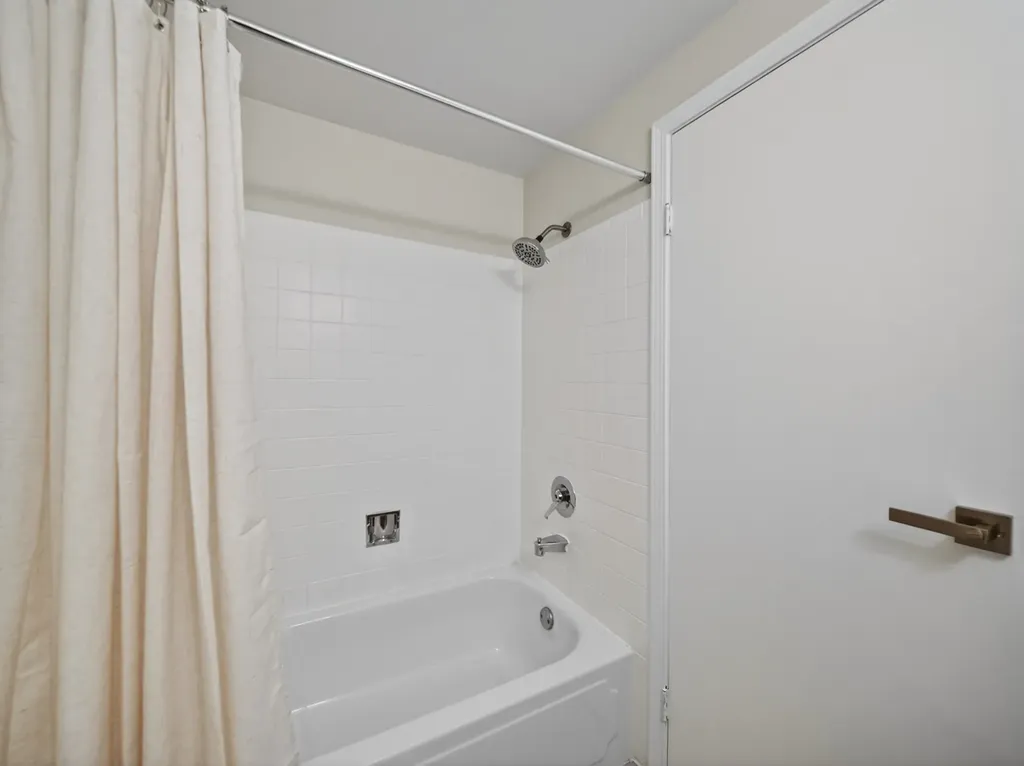 228 Dakota Court Bolingbrook IL 60440