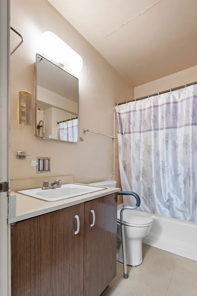 4753 South Woodlawn Avenue Chicago IL 60615