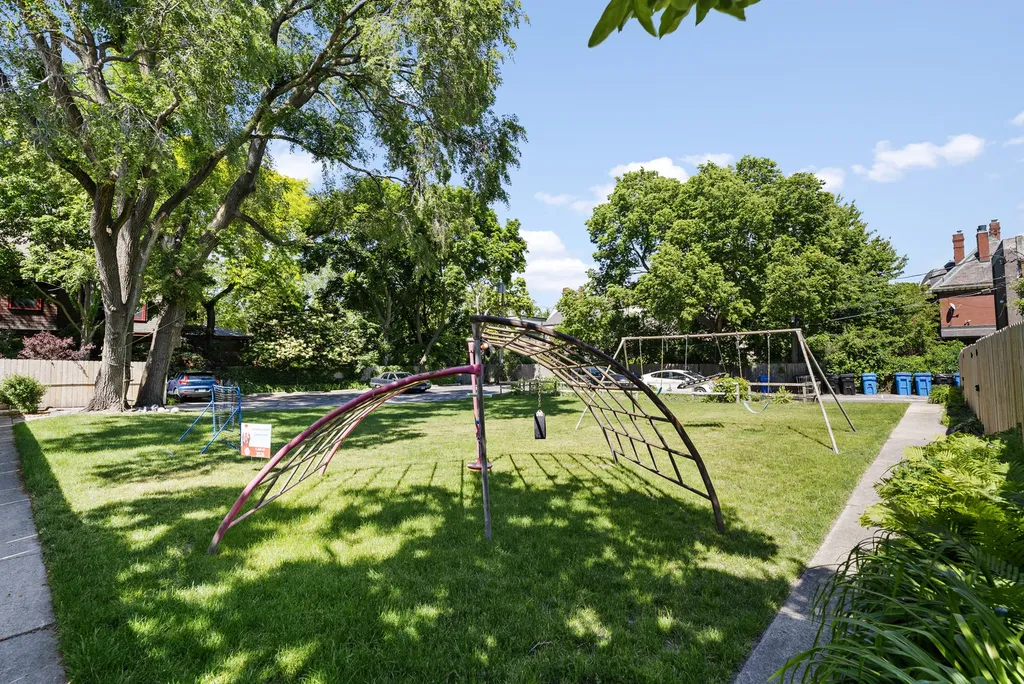 4753 South Woodlawn Avenue Chicago IL 60615
