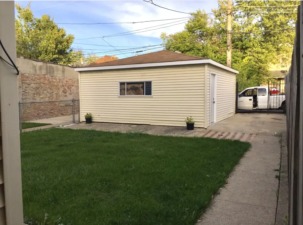 921 North Leclaire Avenue Chicago IL 60651