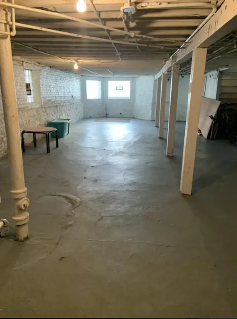 921 North Leclaire Avenue Chicago IL 60651