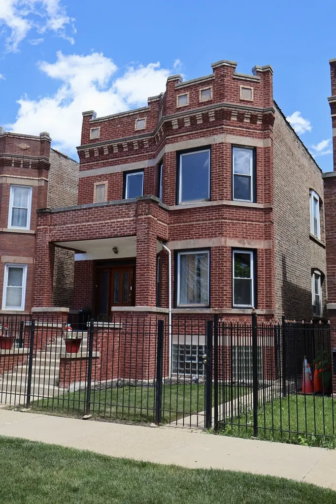 921 North Leclaire Avenue Chicago IL 60651