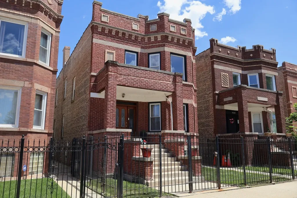 921 North Leclaire Avenue Chicago IL 60651