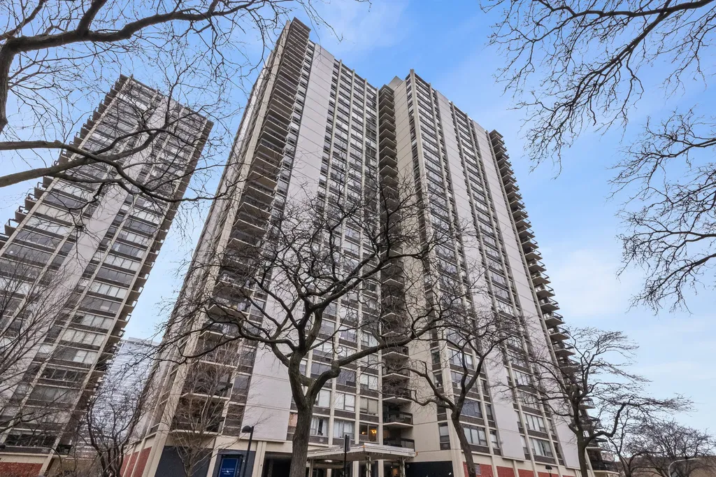 1360 North Sandburg Terrace Chicago IL 60610