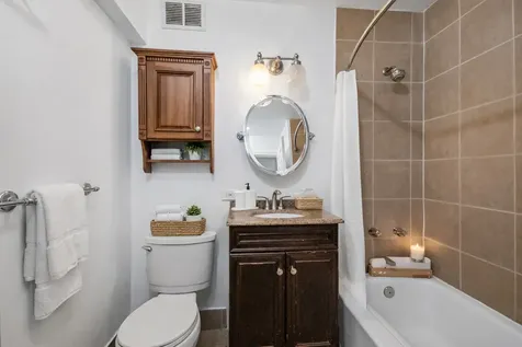 1360 North Sandburg Terrace Chicago IL 60610