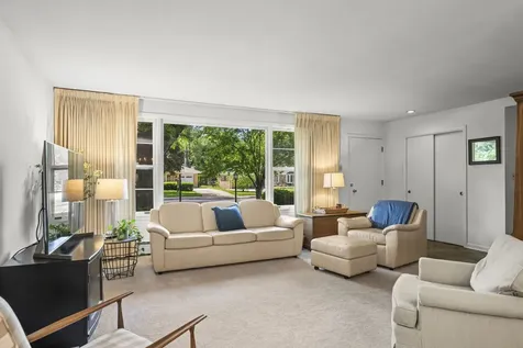 311 North Beverly Lane Arlington Heights IL 60004