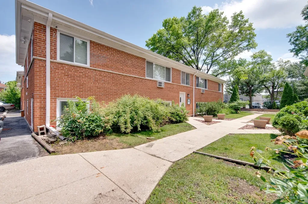 32 North Main Street Glen Ellyn IL 60137