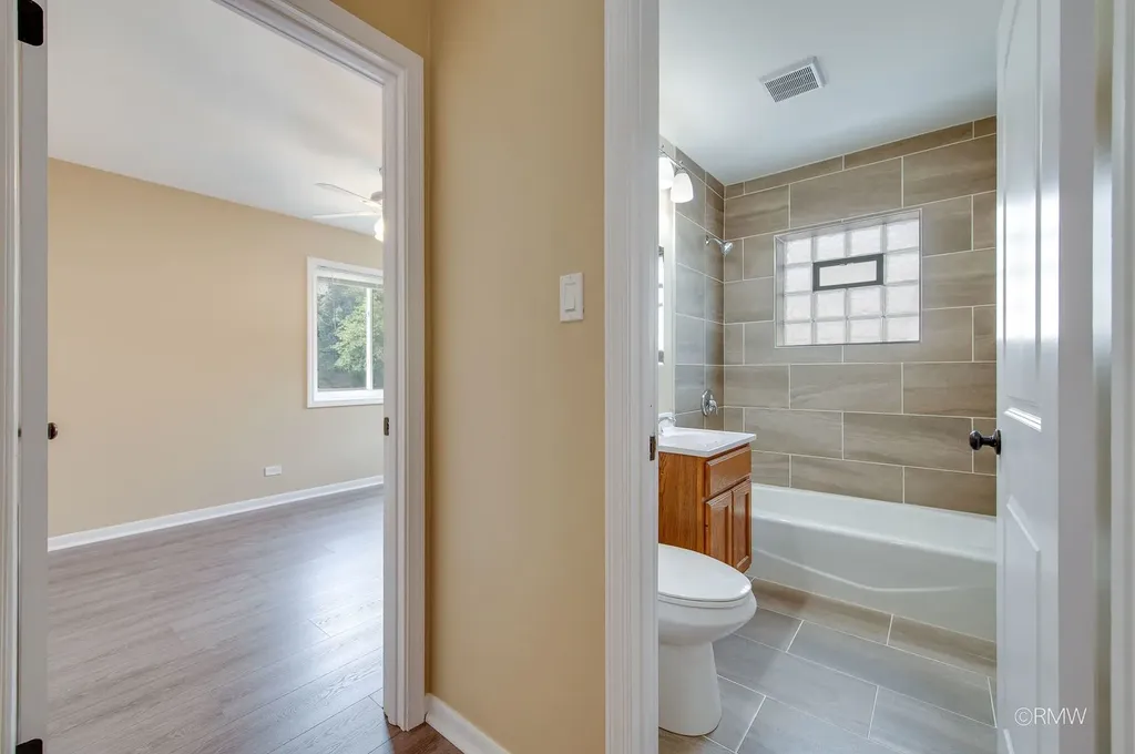 32 North Main Street Glen Ellyn IL 60137