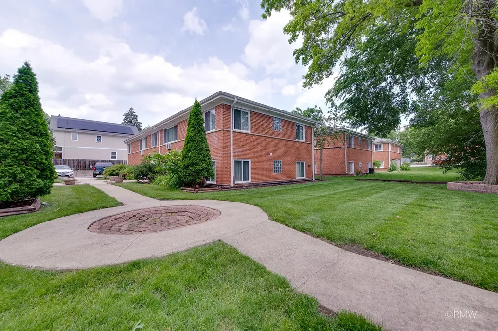 32 North Main Street Glen Ellyn IL 60137