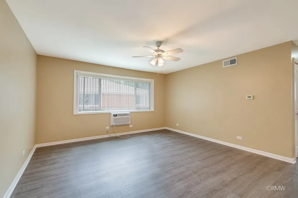 32 North Main Street Glen Ellyn IL 60137