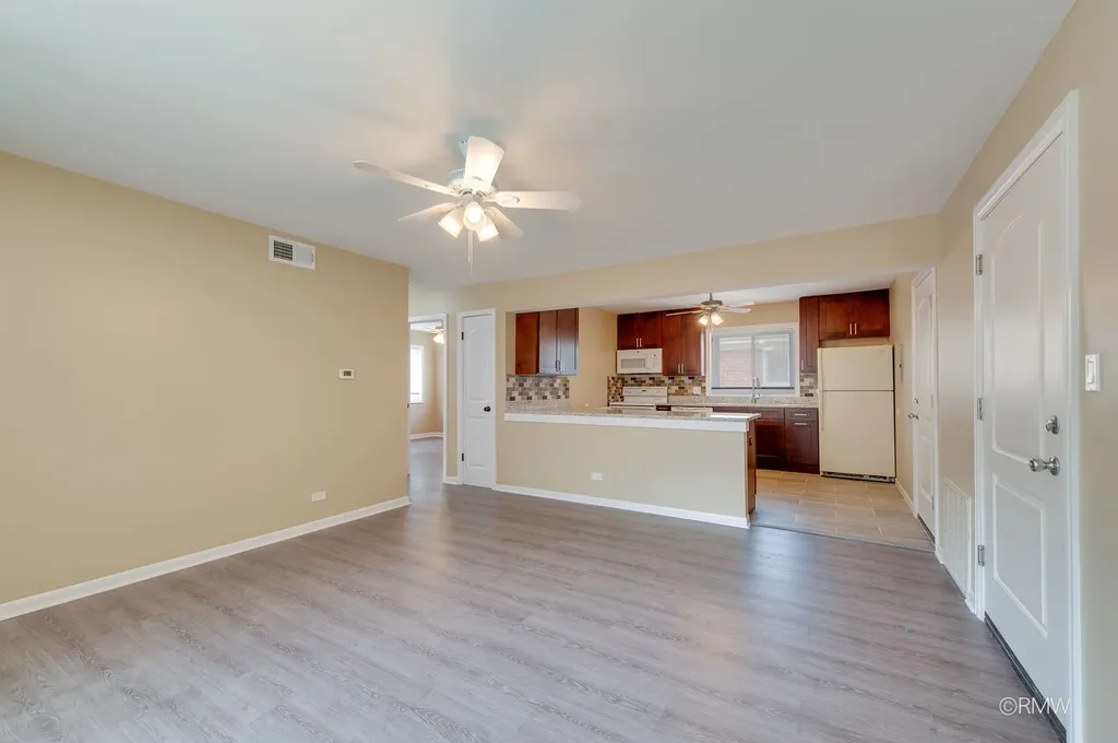 32 North Main Street Glen Ellyn IL 60137