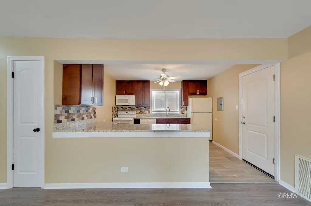 32 North Main Street Glen Ellyn IL 60137