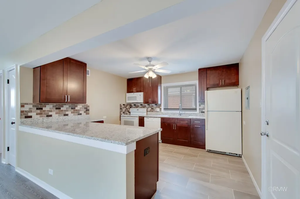 32 North Main Street Glen Ellyn IL 60137