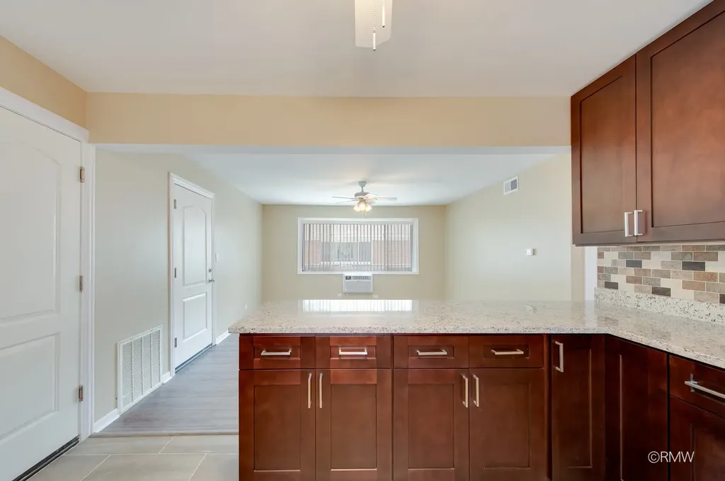 32 North Main Street Glen Ellyn IL 60137