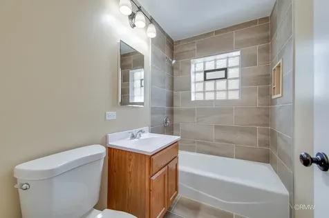 32 North Main Street Glen Ellyn IL 60137