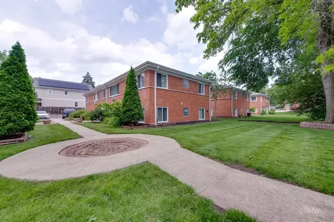 32 North Main Street Glen Ellyn IL 60137