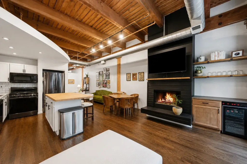 2300 West Wabansia Avenue Chicago IL 60647