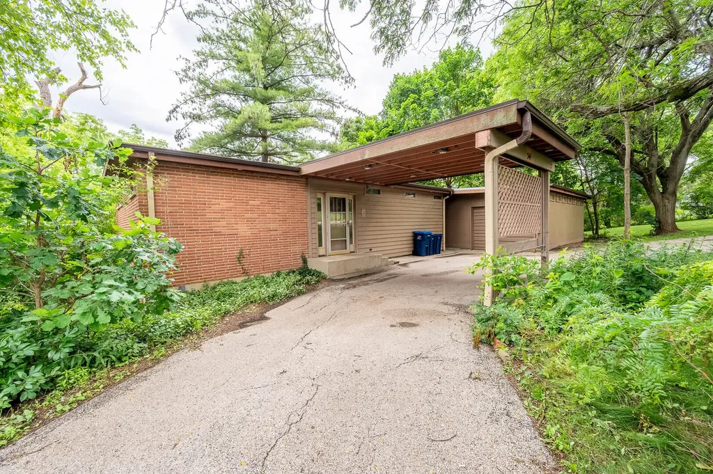 341 Hickory Haven Drive E Gurnee IL 60031