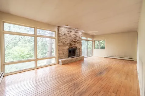 341 Hickory Haven Drive E Gurnee IL 60031