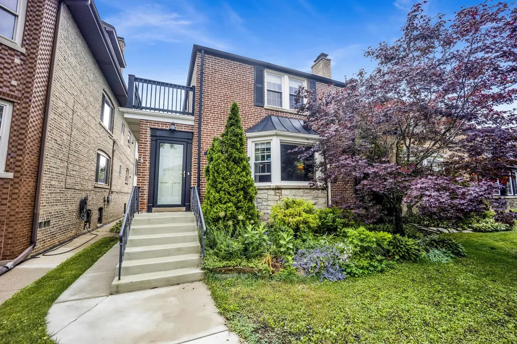 6043 North Keeler Avenue Chicago IL 60646