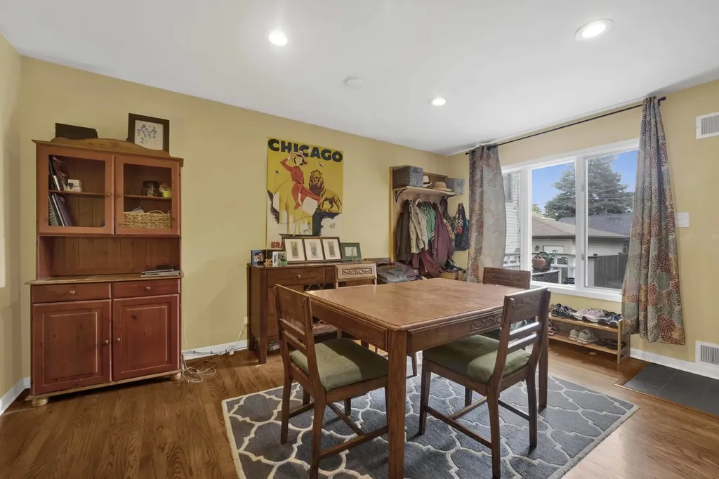6043 North Keeler Avenue Chicago IL 60646