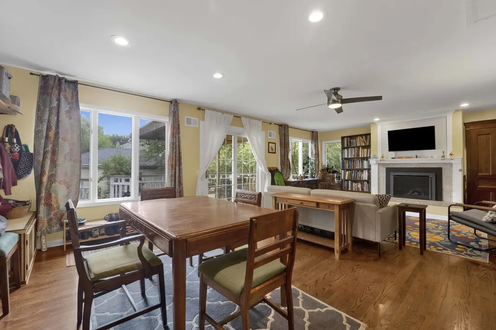6043 North Keeler Avenue Chicago IL 60646