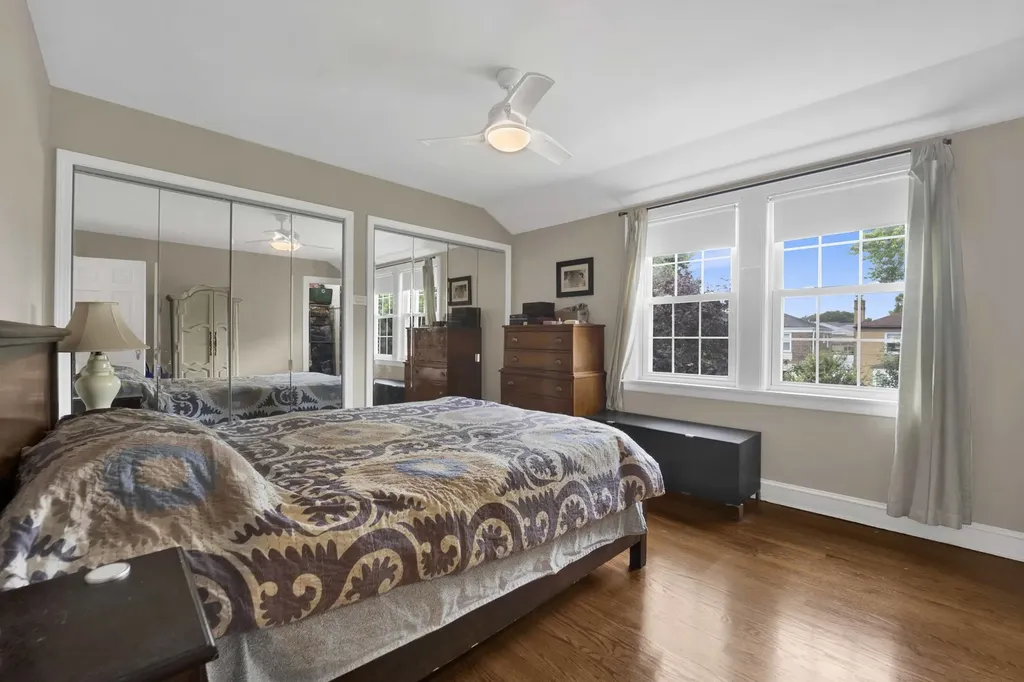 6043 North Keeler Avenue Chicago IL 60646