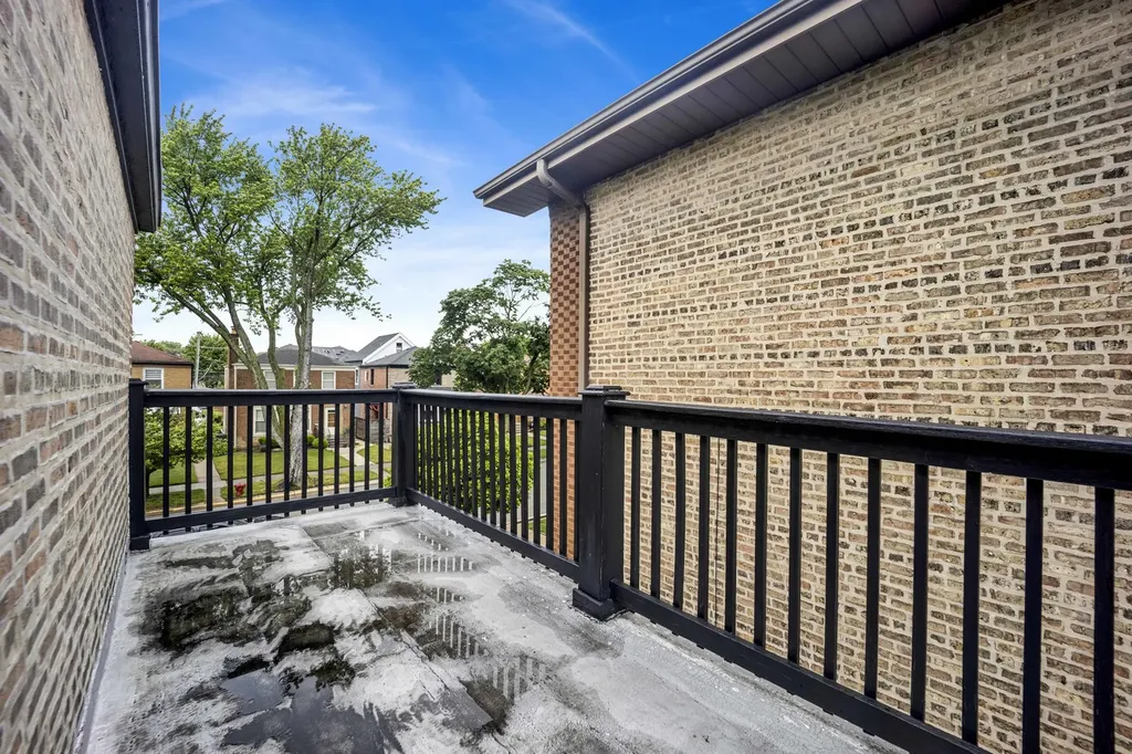 6043 North Keeler Avenue Chicago IL 60646