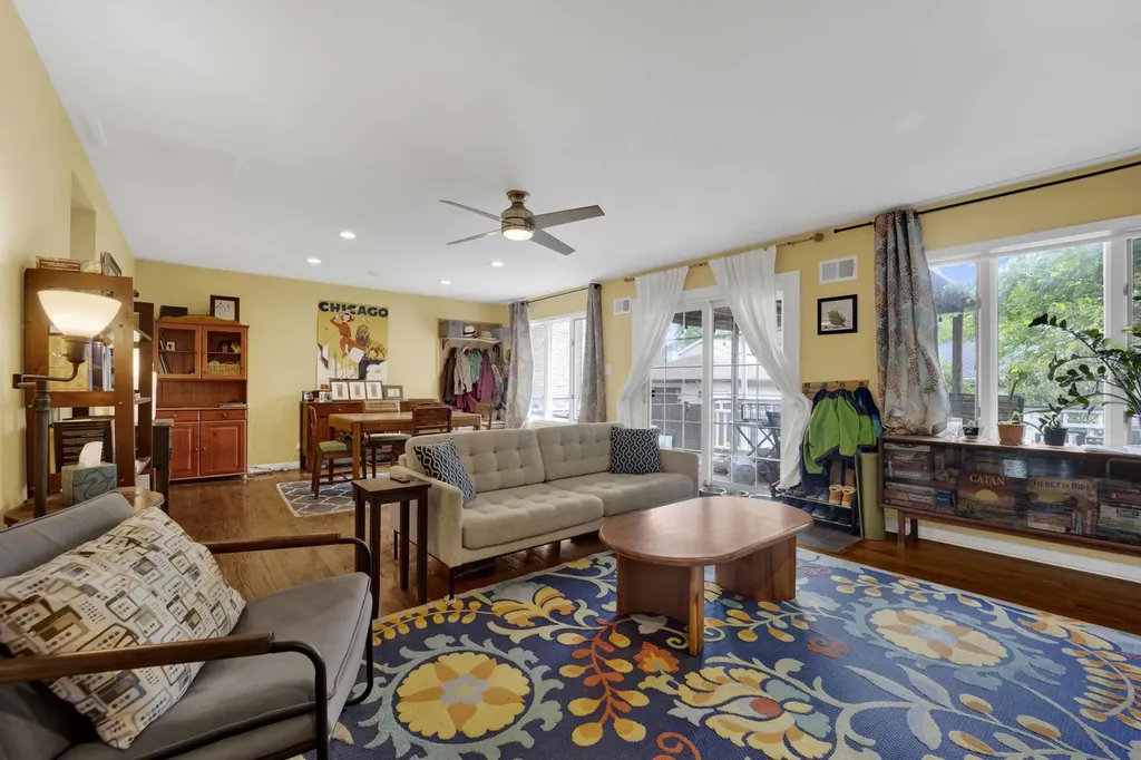 6043 North Keeler Avenue Chicago IL 60646