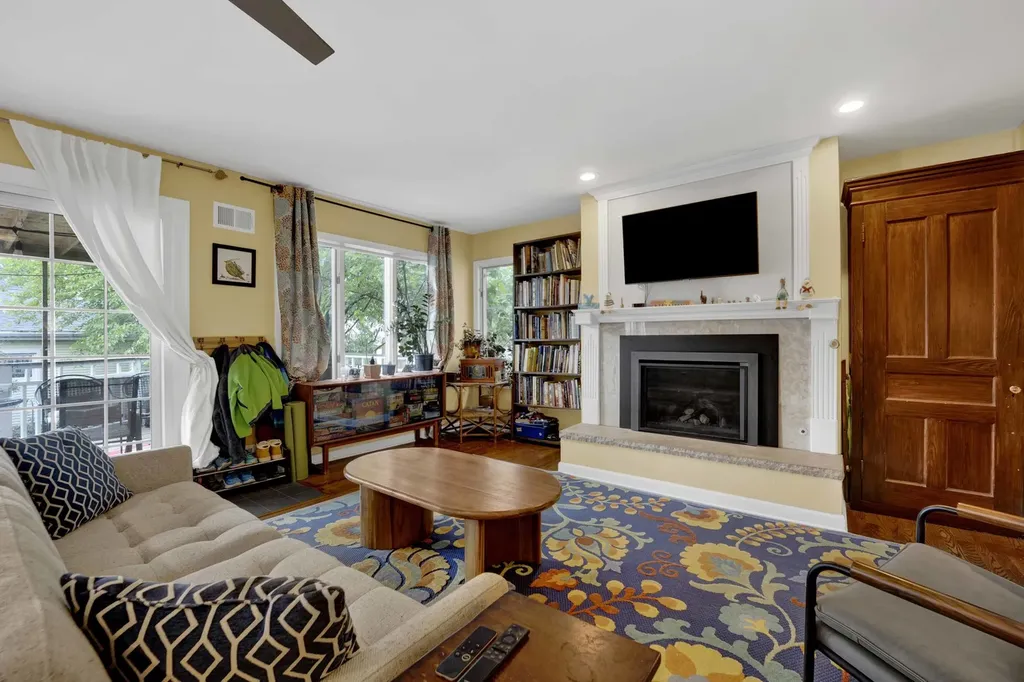 6043 North Keeler Avenue Chicago IL 60646
