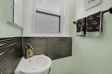 6043 North Keeler Avenue Chicago IL 60646