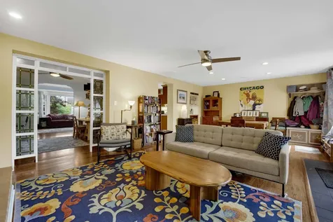 6043 North Keeler Avenue Chicago IL 60646
