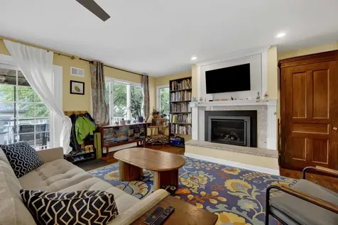 6043 North Keeler Avenue Chicago IL 60646
