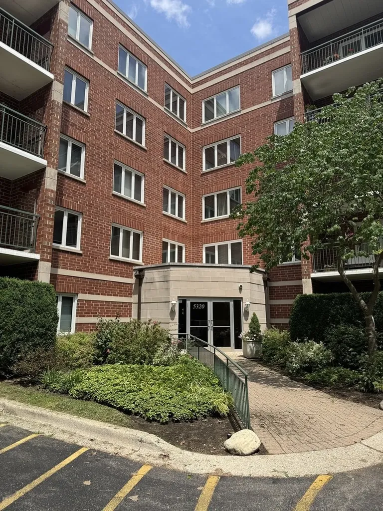 5320 North Lowell Avenue Chicago IL 60630