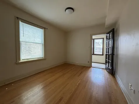 4957 West Sunnyside Avenue Chicago IL 60630