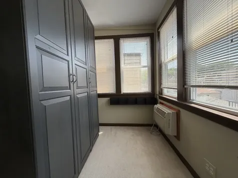 4957 West Sunnyside Avenue Chicago IL 60630