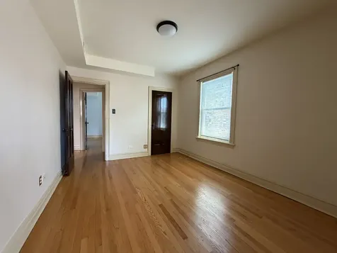 4957 West Sunnyside Avenue Chicago IL 60630