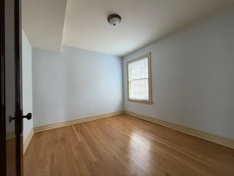 4957 West Sunnyside Avenue Chicago IL 60630