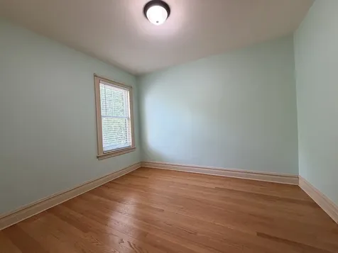 4957 West Sunnyside Avenue Chicago IL 60630