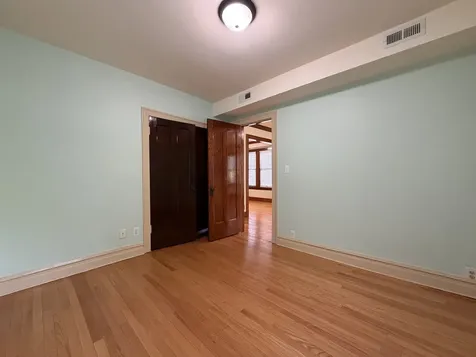 4957 West Sunnyside Avenue Chicago IL 60630
