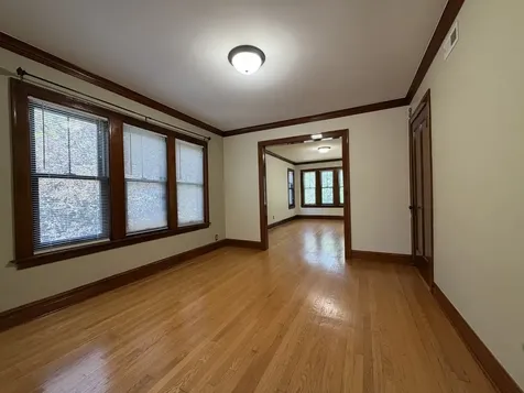 4957 West Sunnyside Avenue Chicago IL 60630