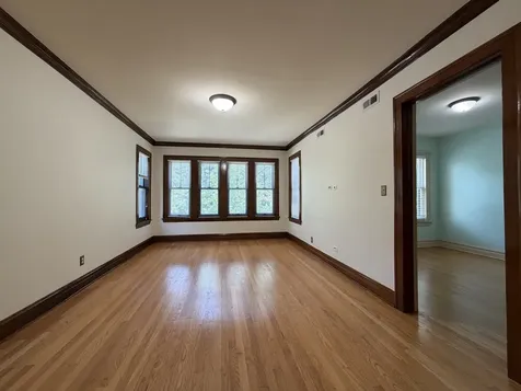 4957 West Sunnyside Avenue Chicago IL 60630