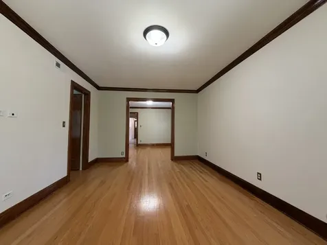 4957 West Sunnyside Avenue Chicago IL 60630