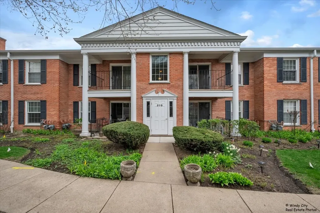 510 Shorely Drive Barrington IL 60010
