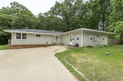 1572 Winnetka Street Dixon IL 61021