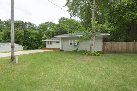 1572 Winnetka Street Dixon IL 61021