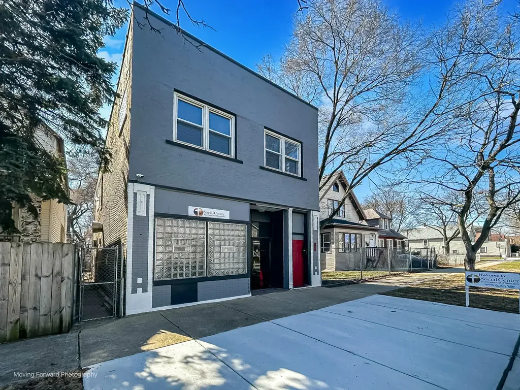 2711 East 93rd Street Chicago IL 60617